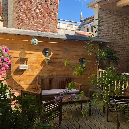 Le Patio De L'oustal Oda ve Kahvaltı