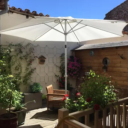 Le Patio De L'oustal Oda ve Kahvaltı